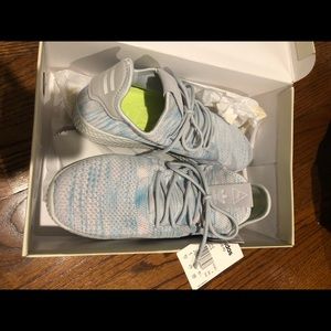 adidas Tennis HU Pharrell Light Blue size 9 1/2